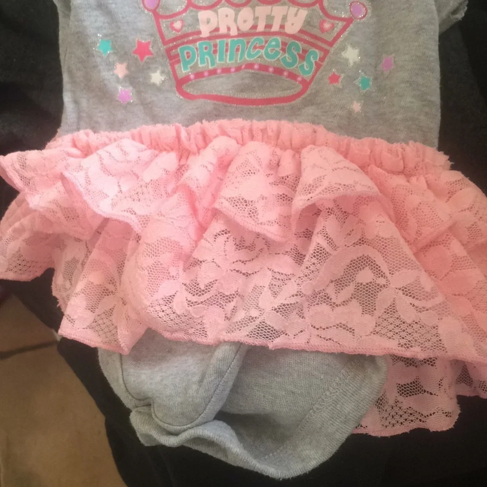 FINAL MARKDOWN Infant snap crotch dress 0-3 months